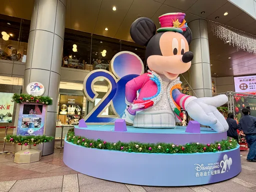 香港大火致米奇、米妮沒現身！百貨點亮7米高聖誕樹