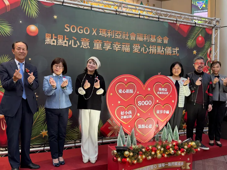 遠東SOGO忠孝館今（28日）舉辦聖誕點燈。莊偉祺攝