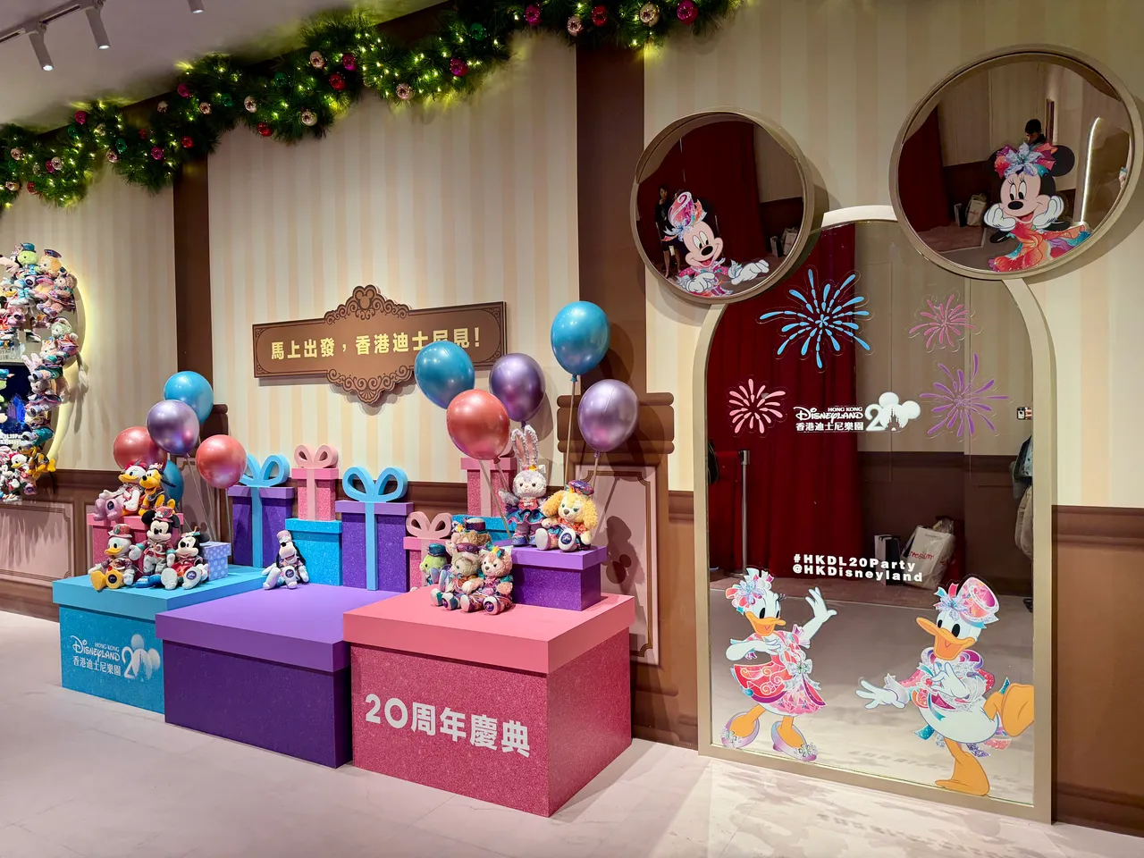 香港迪士尼20週年拍照小屋內部。莊偉祺攝