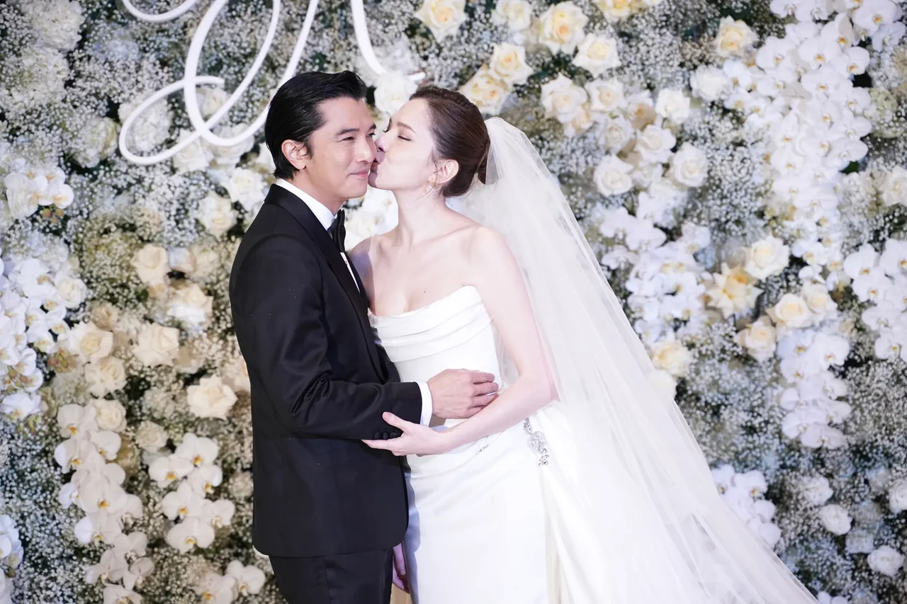 邱泽和许玮宁婚宴合影太像偶像剧了。彭欣伟摄