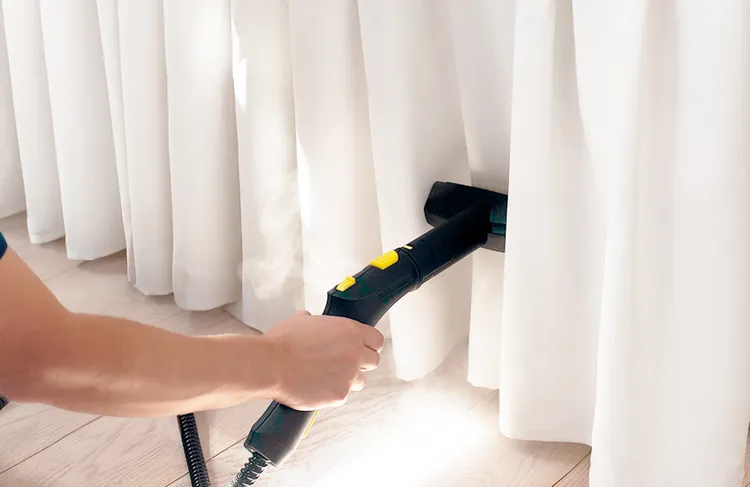 歲末大掃除需求湧現，家事清潔市場職缺突破3.3萬個，業者祭出高薪搶人才。資料照片／信義居家提供