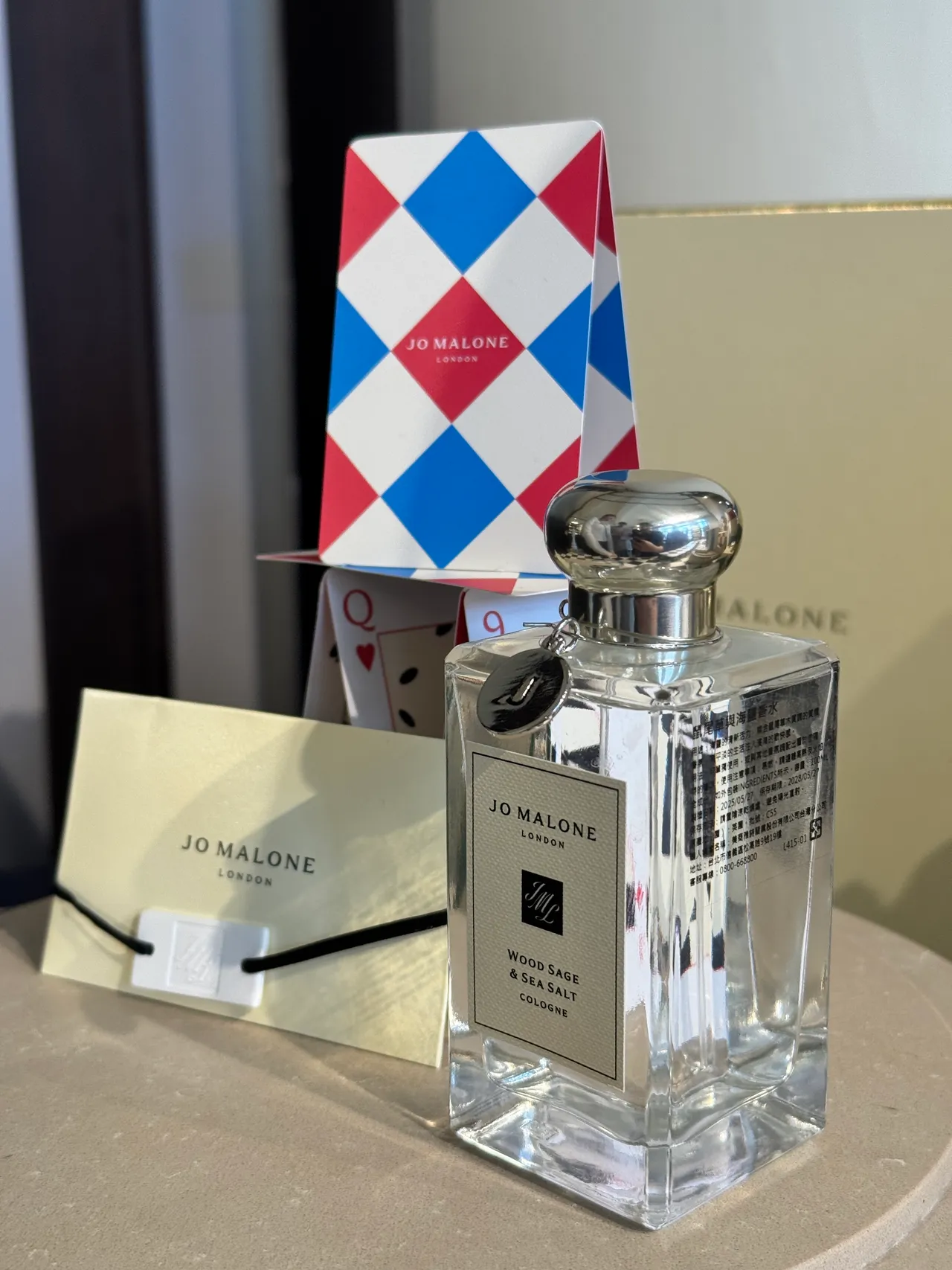 放玩派对王牌订制工作坊中消费满8000元，可获赠亲手订制派对王牌扑克牌。张家玲摄