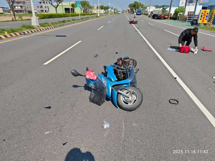 2機車擦撞，造成1死1重傷。翻攝畫面