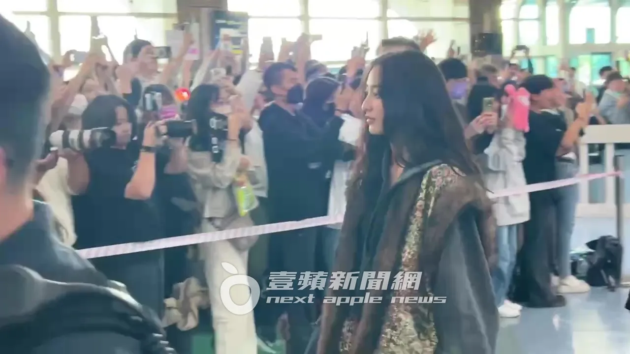 志效穿短裙，最懂高雄天氣。陳薇安攝