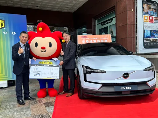 整年只买1杯星巴克　强运女抽中中友百货纯电休旅车