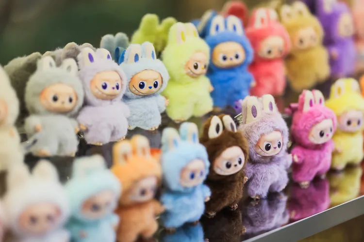 THE MONSTERS十週年巡展，不僅是對十年創作的回顧，更是獻給所有懷抱童心的藝術愛好者的一份禮物。THE MONSTERS提供