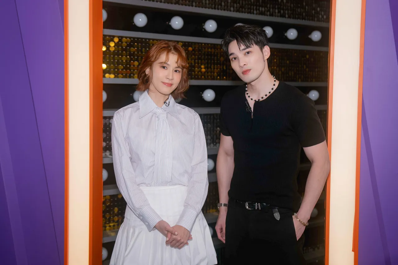 曾沛慈（左）与黄伟晋一同主持，友情突飞猛进。华研国际提供