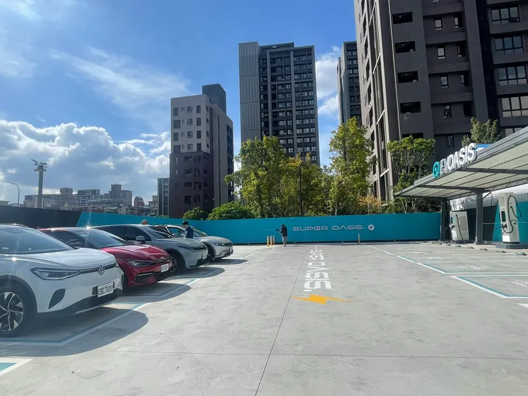 目前全台DC快充站規模已達120座、總槍數600支，成為國內DC快充站數最多的營運商，並在今年正式超越Tesla成為台灣最大的快充網路平台。林浩昇攝