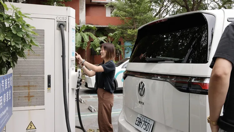 此次EVOASIS媒體行程主要聚焦於實際使用，包括長途移動時的補能安排、尖峰時段快充速度表現，以及新能源車在充電等待過程的休息體驗等。EVOASIS提供