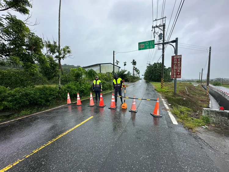 瑞港公路今天上午11時封閉。警方提供