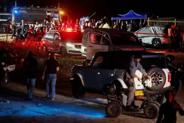 以色列警方大陣仗逮捕前軍法署長。路透社