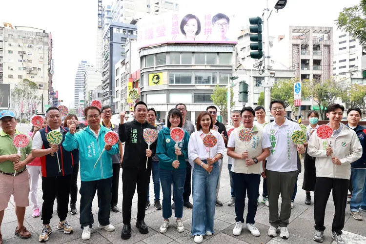 邱議瑩在美麗島雜誌社舊址設置新看板，宣示將接棒拚高雄。翻攝畫面