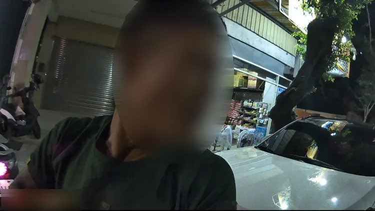 越南籍杨姓逾期移工遇检，面对警方询问均不回应，随后拔腿逃逸，最后仍被逮回。民众提供