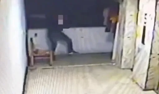 徒手攀外墙行窃万华区百万赃物　66岁蜘蛛大盗落网！裁定羁押