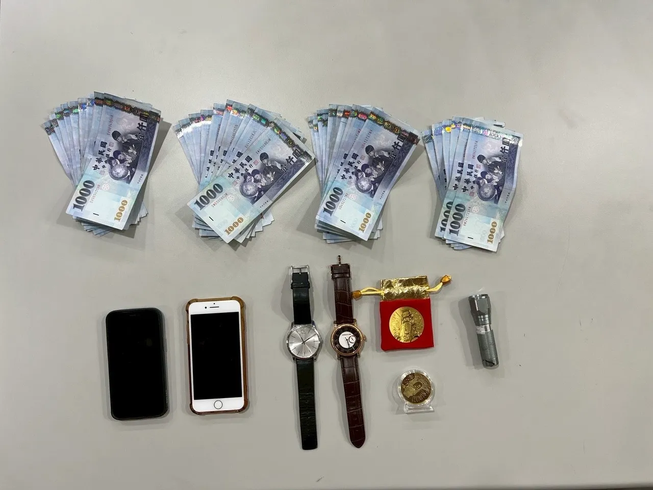 警方查获相关证物。警方提供