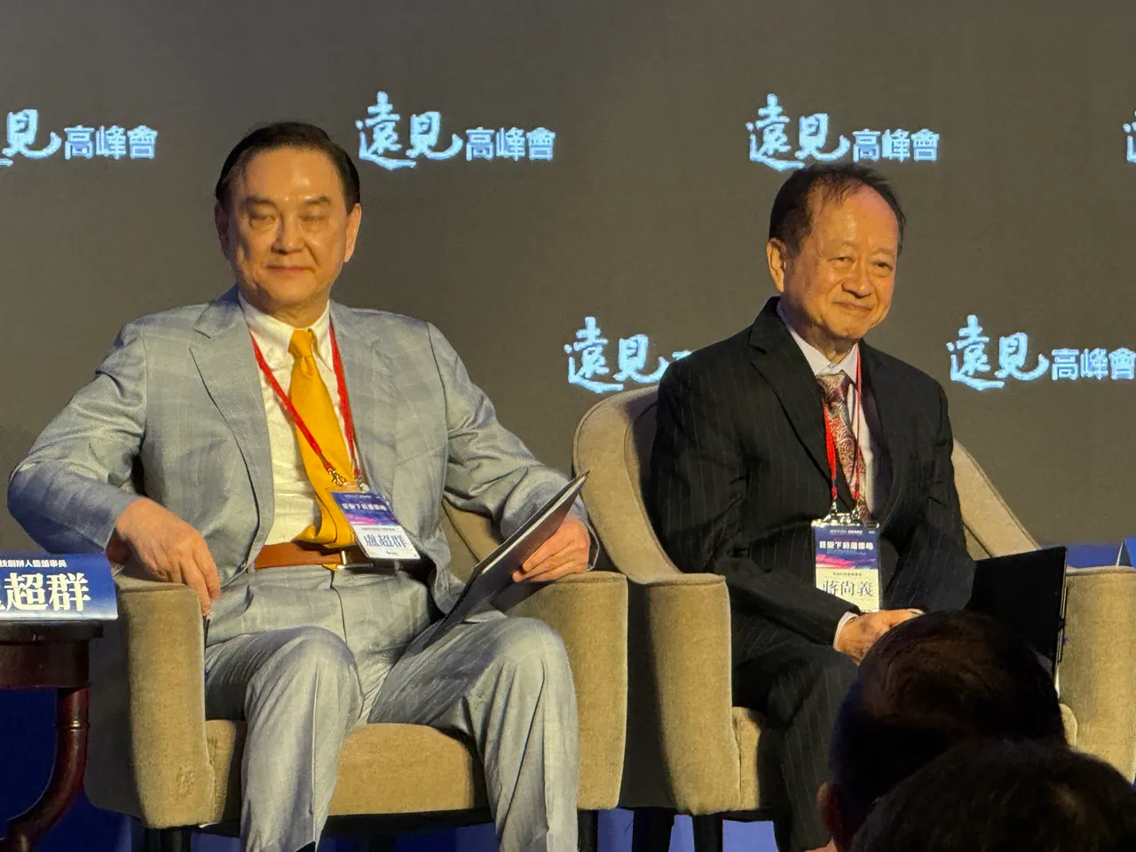 钰创董事长卢超群（左）与前台积电共同营运长、鸿海董事蒋尚义（右）。吕承哲摄