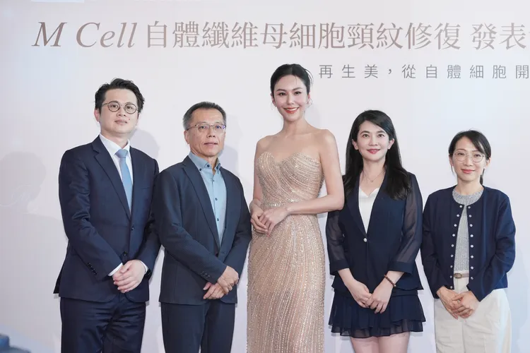 洪晓蕾（中）亲自曝光使用「M Cell」2年后的真实变化心得。彭欣伟摄