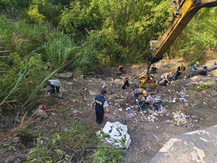 燕巢、田寮山坡地遭惡意棄置垃圾!橋檢火速2波搜索 聲請羈押嫌犯獲准