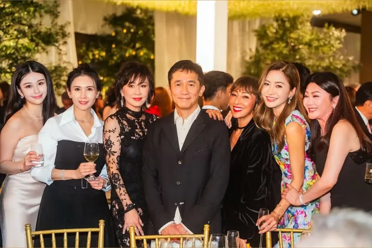 「最美星二代」沈月（左起）、邱淑貞、劉嘉玲、梁朝偉、上山詩鈉、周汶錡從香港到台北赴宴。翻攝劉嘉玲IG