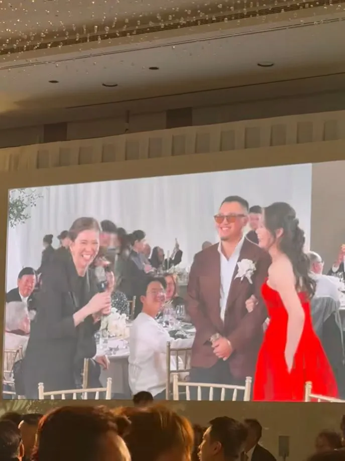 袁詠儀（左）講到自己大笑。翻攝蔣雅淇臉書