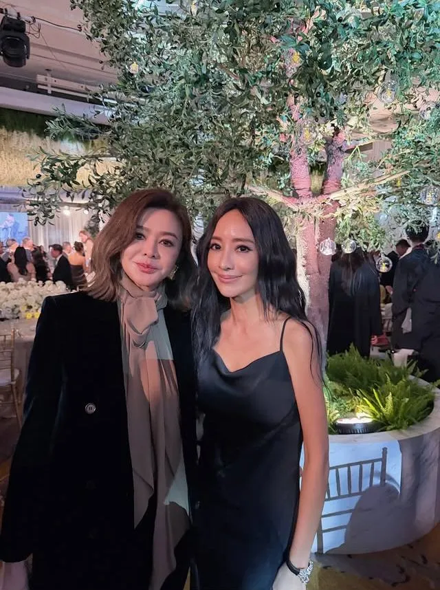 關穎（右）稱前晚喝姪子喜酒，遇到許久不見的「關大美人」關之琳。翻攝關穎IG