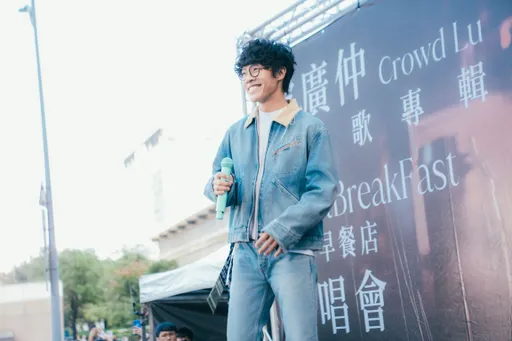 盧廣仲紅成這樣！簽唱會二度賣到斷貨　逾2500人擠爆現場！身上這部位軟掉