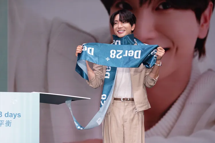 利特在台上玩開了。彭欣偉攝