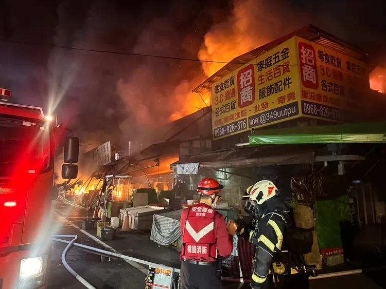 桃园南门市场大火。桃园市消防局提供