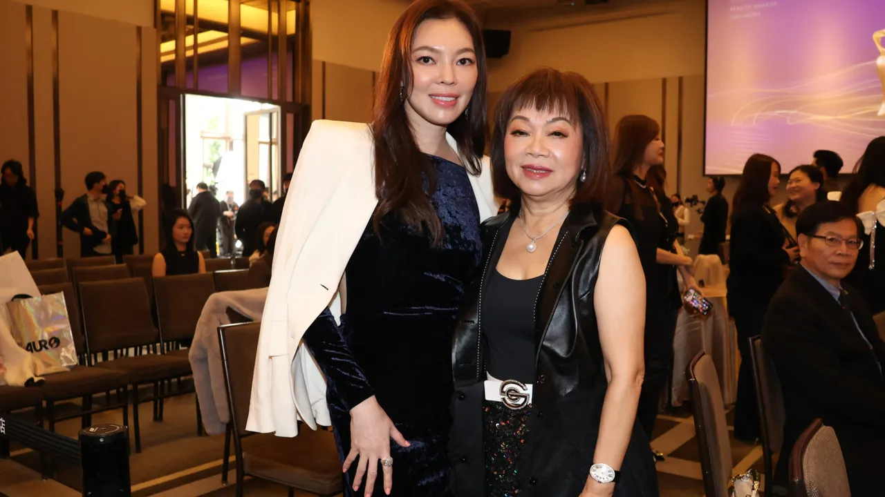 曾馨瑩（左）、夏姿王太（右）現身「蘋果愛美獎」。攝影中心攝