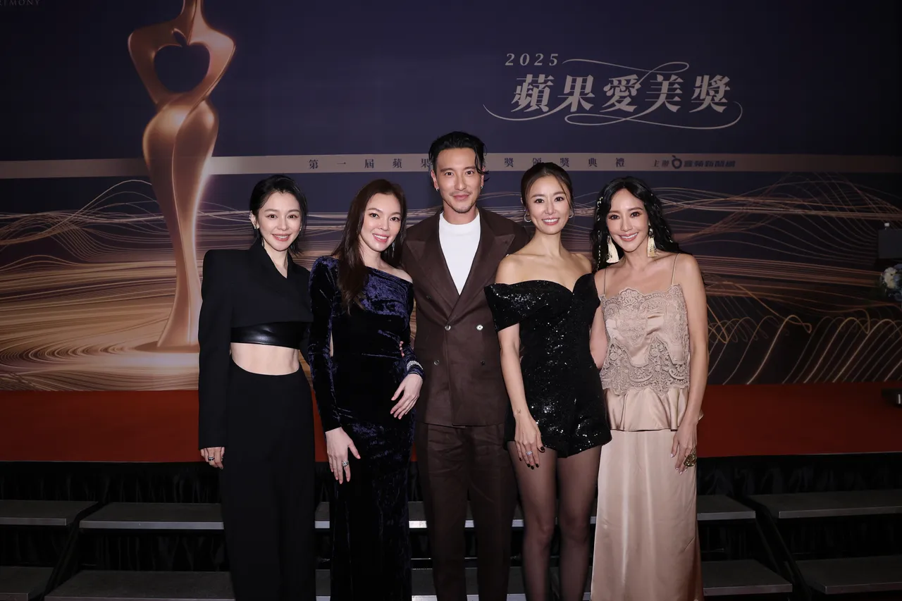 徐若瑄（左起）、曾馨瑩、王陽明、林心如、關穎。攝影中心攝