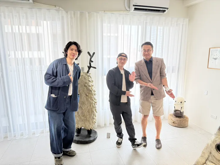 聯茂建築協理黃彥曄(右)指出，建案以自住客居住貼心為出發點，打造市心藝術住宅。葉家銘攝