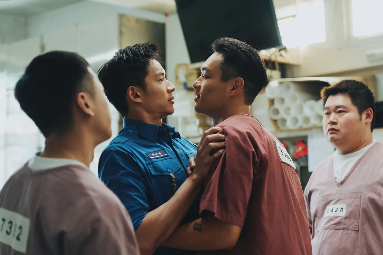 杨祐宁(右)霸道老大「宠」菜鸟陈泽耀(左)。爱奇艺国际版、壹壹影业提供