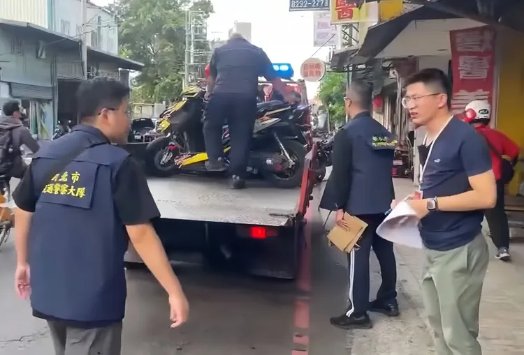 競速專用的改裝機車，來自於改裝車行員工，警方逮捕吳嫌等11人。翻攝畫面