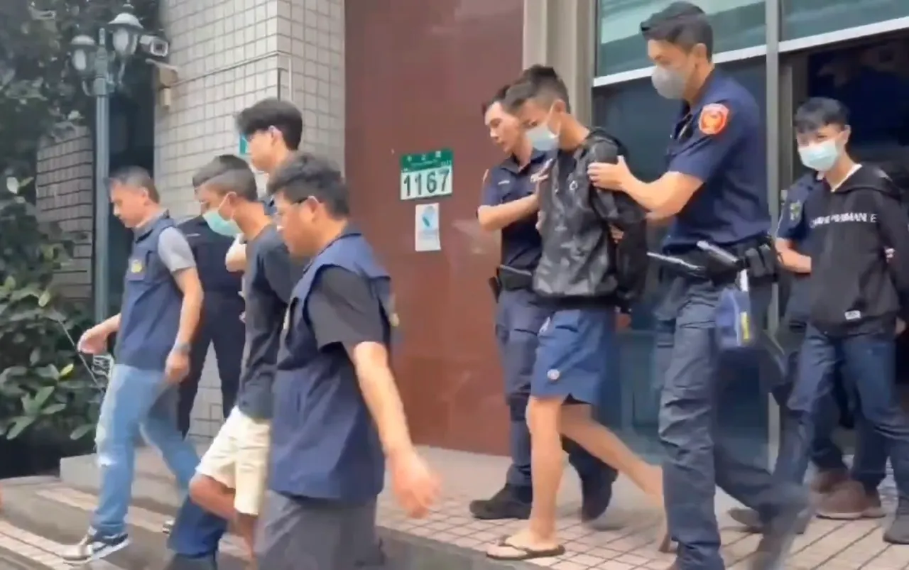 警方将涉案的改装车行员工等10多人依公共危险罪法办。翻摄画面