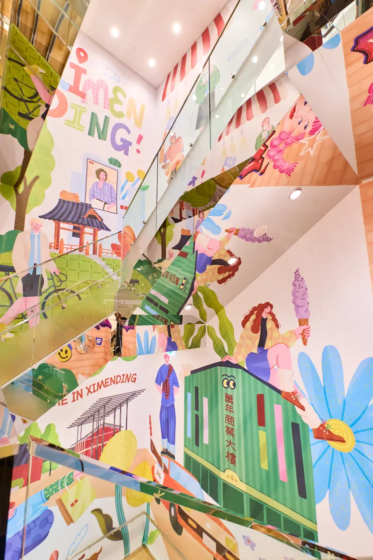 梯間與藝術家朱緹（Dee Chu）合作，以夢幻筆觸細膩描繪西門街區的個性和色彩。品牌提供