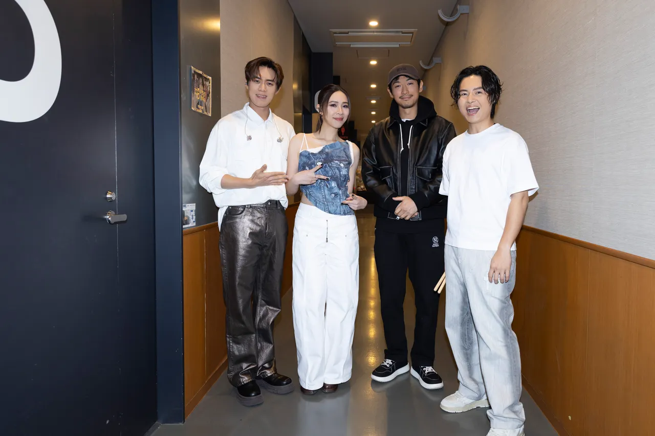 日劇男神藤岡靛（右2）驚喜現身告五人演唱會。相信音樂提供