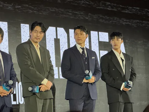 香港直击｜玄彬合体郑雨盛引暴动　露迷人笑容电晕全场