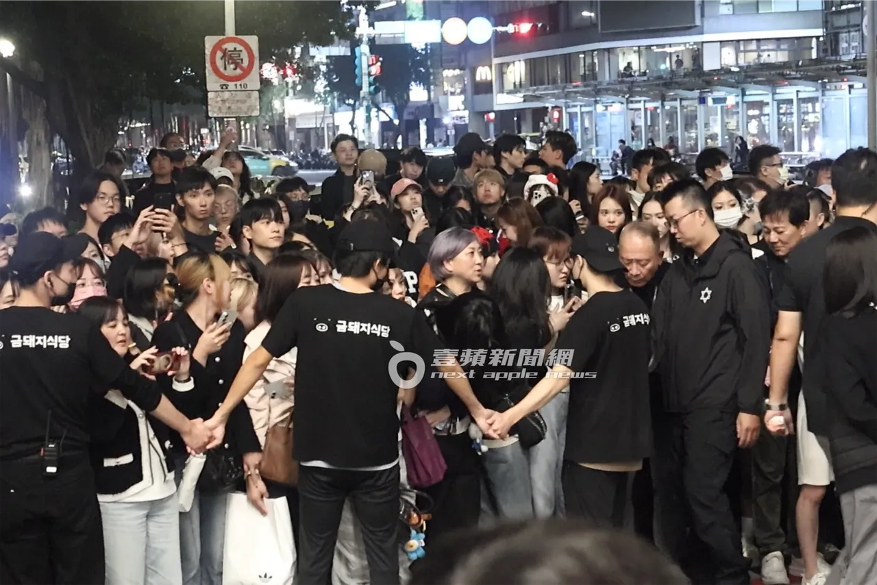 艺人明星御用保镳在场维持秩序。特勤中心摄