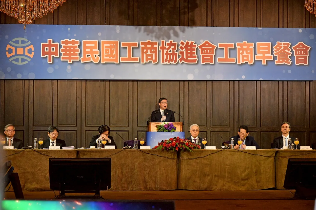 工商協進會今早在台北君品酒店5樓亮廳召開「工商早餐會」，行政院長卓榮泰率各部會首長共同與會。行政院提供