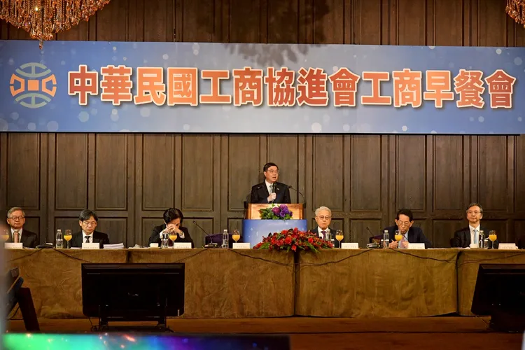 工商協進會今早在台北君品酒店5樓亮廳召開「工商早餐會」，行政院長卓榮泰率各部會首長共同與會。行政院提供