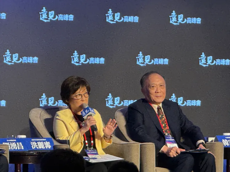 纬颖董事长洪丽寗（左）。吕承哲摄