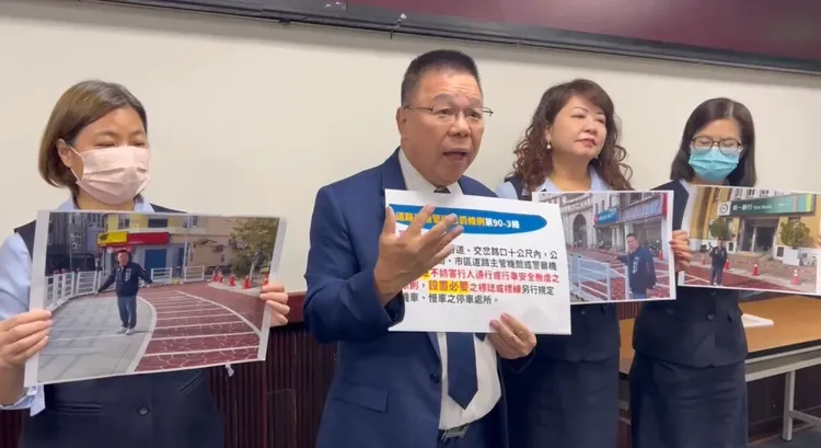 蔡育輝今天出面回應，表示工程是市府交通局多次會勘、討論，才施工完成，不知道網紅有何指教。民眾提供