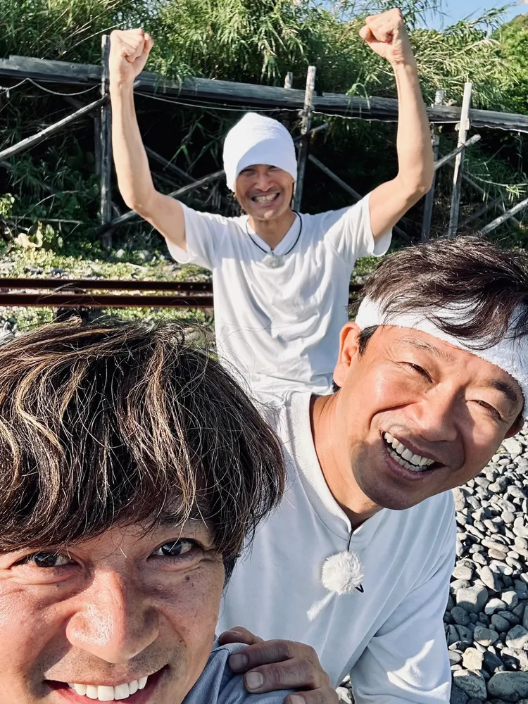國分太一（左起）和松岡昌宏、城島茂一起主持《鐵腕DASH》30年。翻攝國分太一X