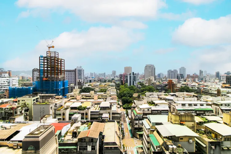 除台北市外，其余五都和新竹县市近五年预售屋总价中位数涨幅高达40%以上，薪资涨幅难以跟上。永庆房产集团提供