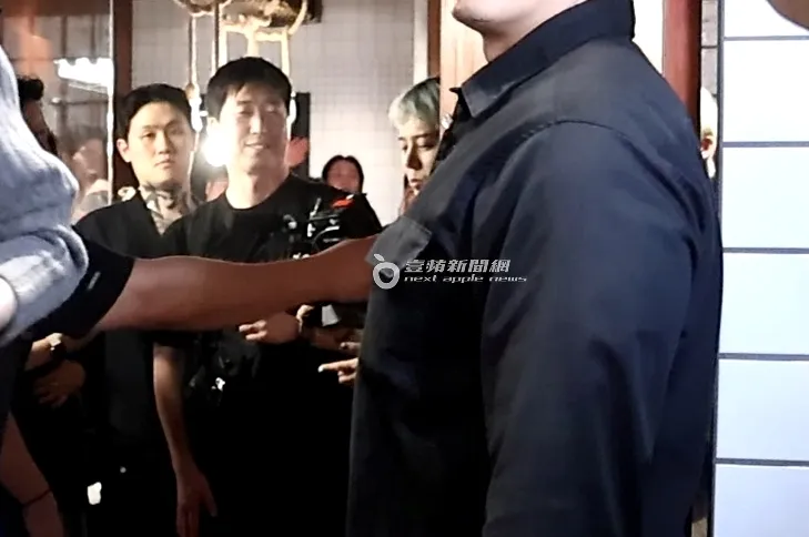 此時的GD已經喝的相當開心。特勤中心攝