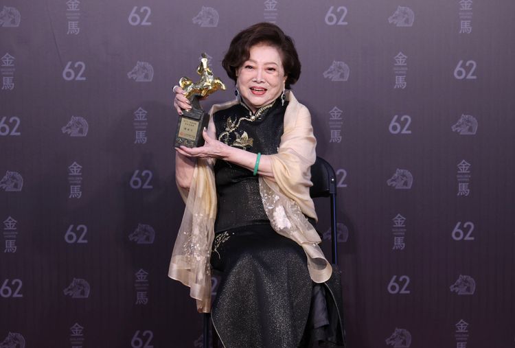 金馬珠寶｜86歲陳淑芳獲頒終身成就獎　5500萬玉世家溫潤襯歲月