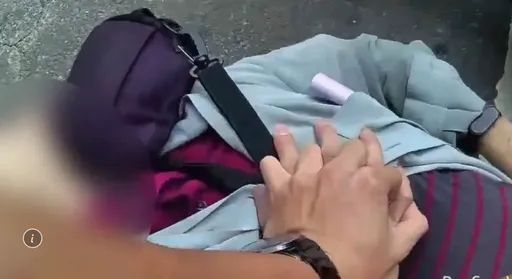 击败死神！阿北骑车突发病倒马路命危　2警接力CPR抢救画面曝