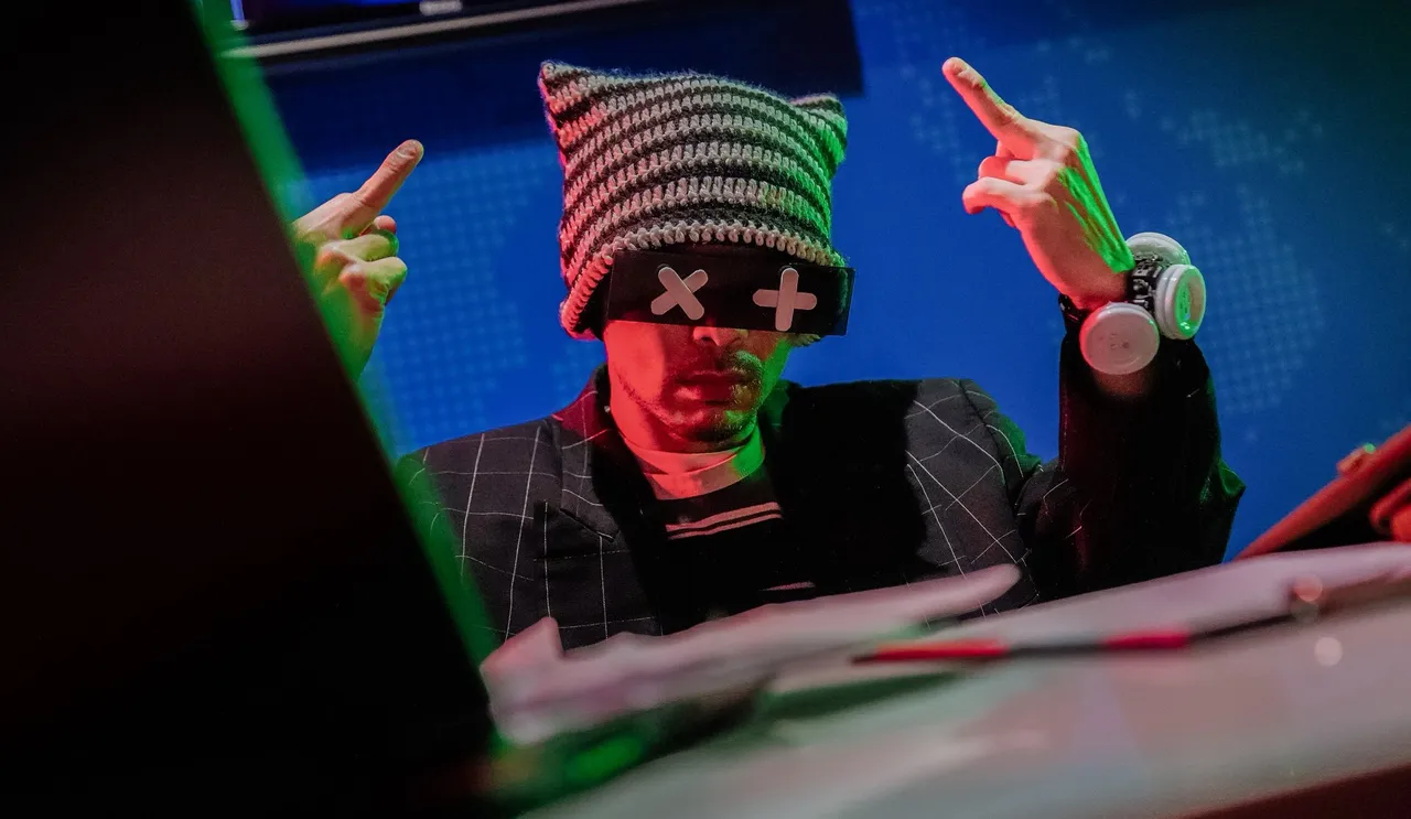 黄明志用音乐形式公开反击的怒吼。翻拍黄明志脸书