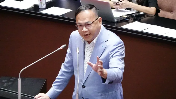 王义川影射辉达案程序瑕疵，遭北市府与蓝营议员火力反击。资料照片