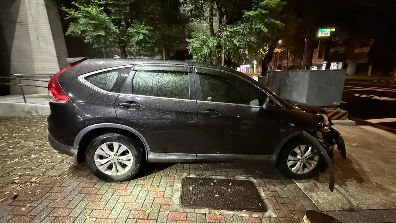 史男駕車肇事後離開現場，心裡其實相當慌張，事故後2小時選擇返回新莊交通分隊報案處置。翻攝畫面